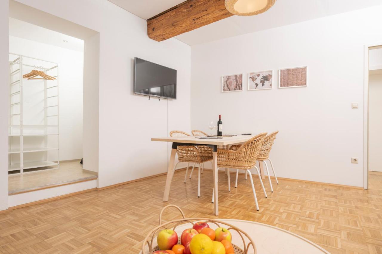 Zum Grazer Uhrturm Apartment ภายนอก รูปภาพ